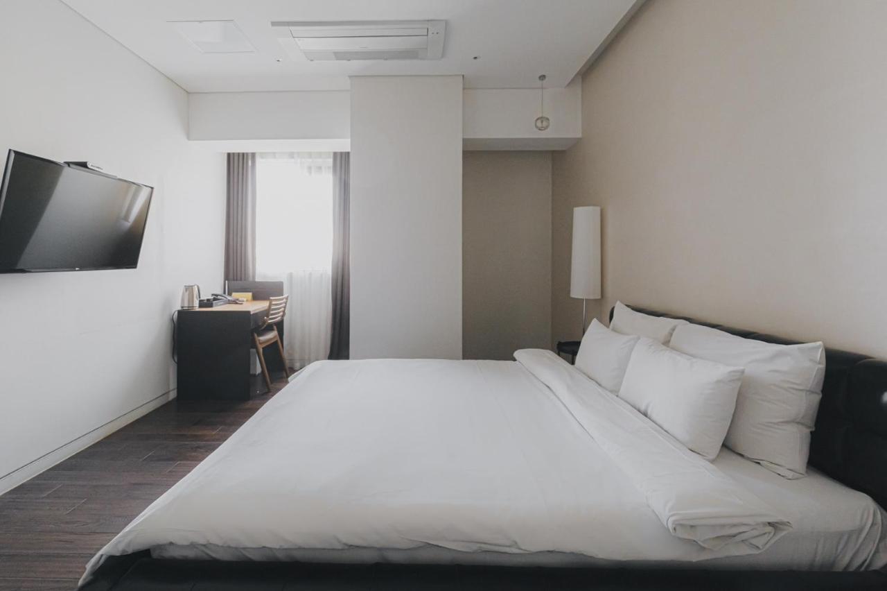 Acc Design Hotel Gwangju Metropolitan City ภายนอก รูปภาพ